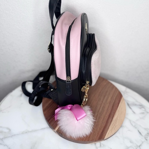Betsey Johnson pink & black,fur Heart Backpack,adorable pink fur key chain - Picture 3 of 12